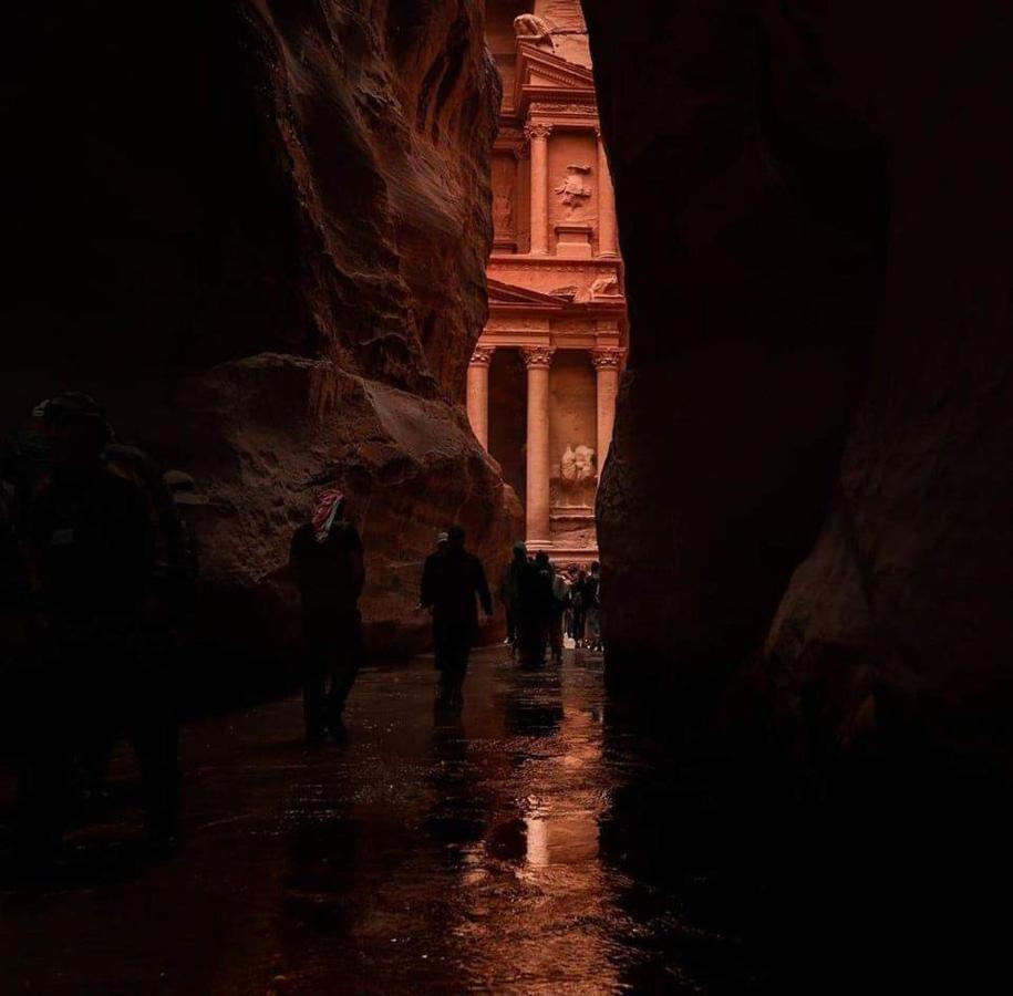 Petra Pillars Hostel Wadi Musa Esterno foto